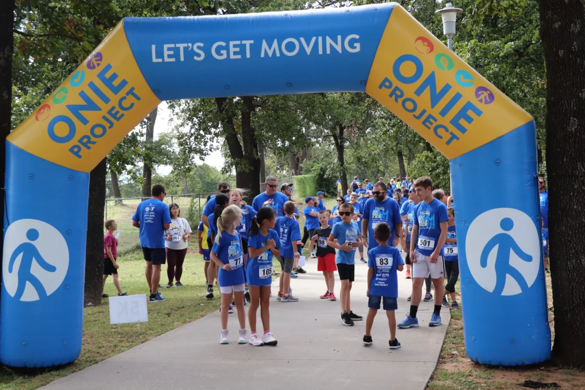 Participants line up at the event start line underneath the LGM arch.